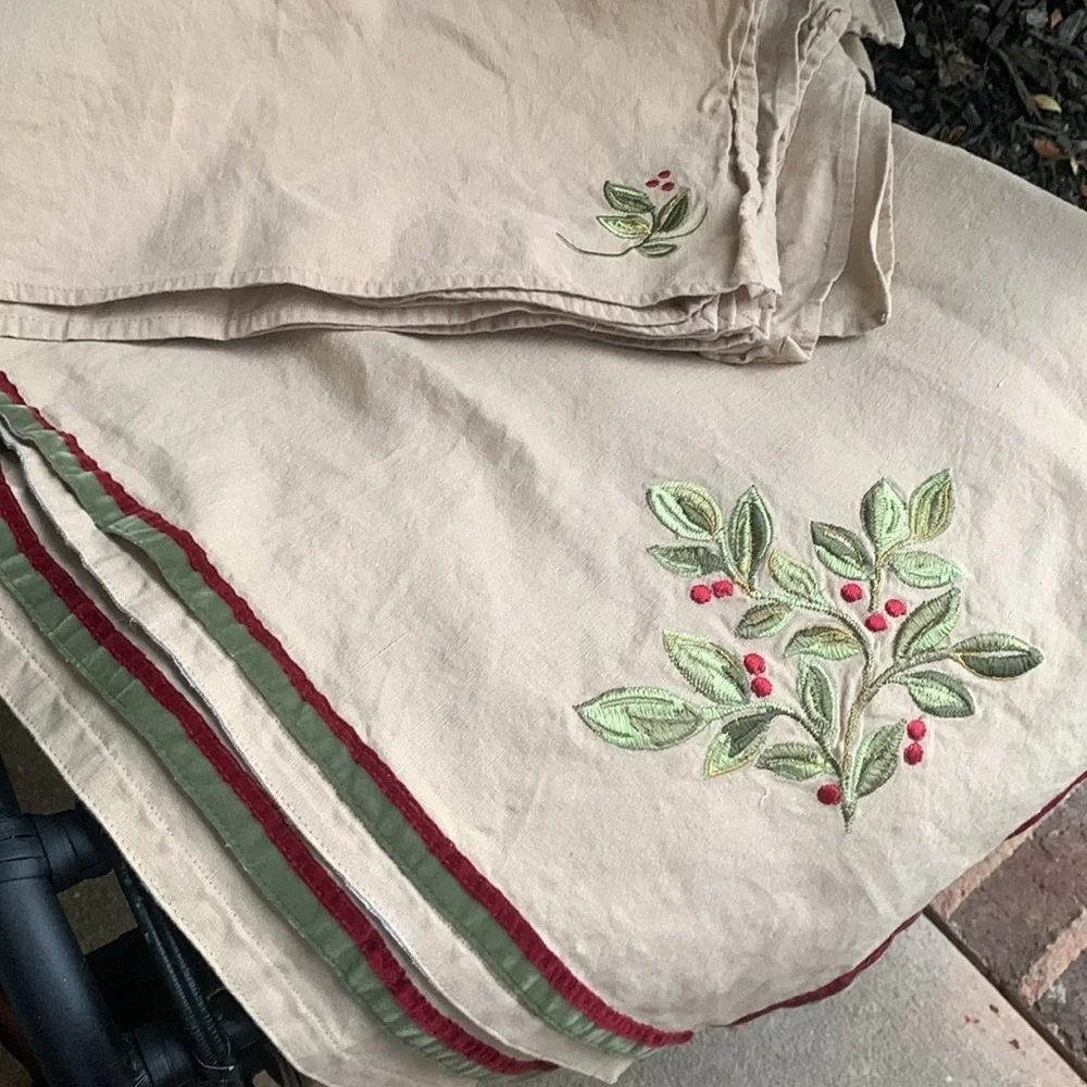 Dinner Table cover tablecloth and 12 table napkins berry linen blend set tan red